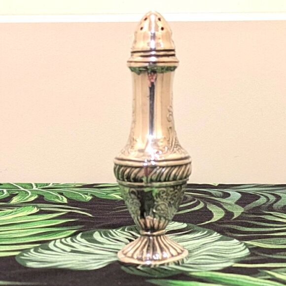 3/$30 Elegant Antique Viking 1034 Genuine Silver Plated Salt and Pepper Shaker - Picture 9 of 13